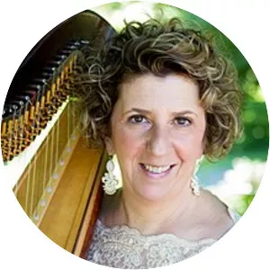 Caroline Leonardelli - Canadian-French harpist