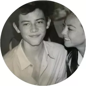 Caroline Paris Gluck - Griffin Gluck's sister