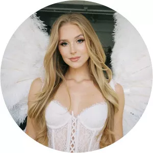 Caroline Zalog - YouTuber