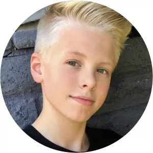 Carson Lueders - Singer