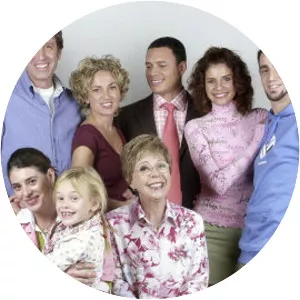 Casi Perfectos - 2004 ‧ 2 seasons