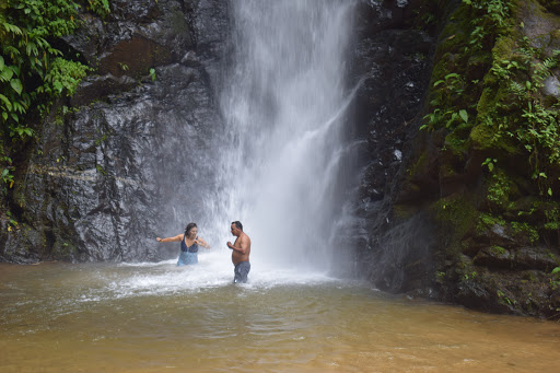 Cataratas Esmeralda del Vraem y salto del mono