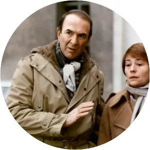 Cause toujours. . . tu m'intéresses !