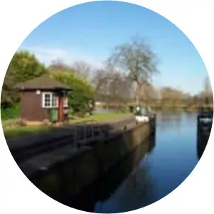 Caversham Lock House - Island