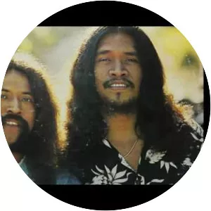 Cecilio & Kapono
