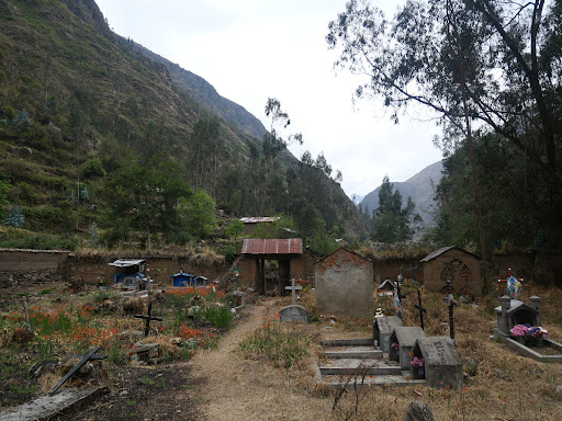 Cementerio de Acancocha - Cemetery in Peru
