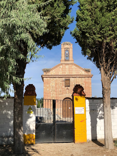 Cementerio Parroquial de Fuente el Saz de Jarama. - Cemetery in Spain