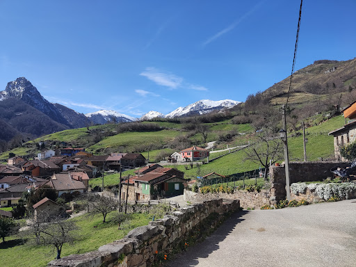 Cementerio parroquial de Jomezana  - Cemetery in Spain