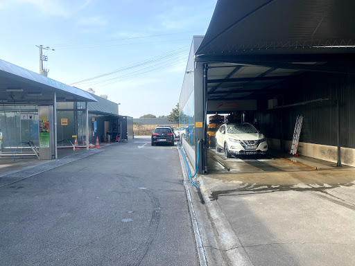 Center Dry Sunflower - Car wash in Arcozelo, Portugal