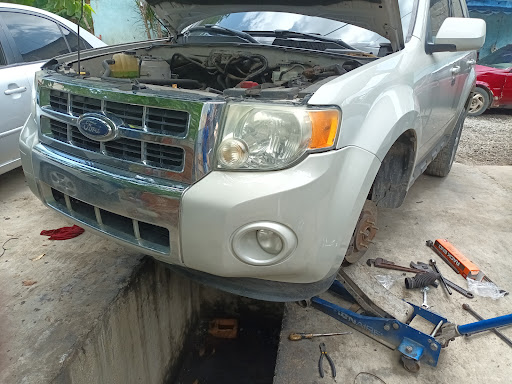 Centro Automotriz Los Martinez - Auto machine shop in Santo Domingo Este, Dominican Republic