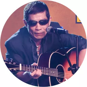 Chế Phi - Singer