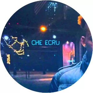 Che Ecru