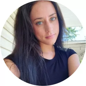 Chloe Reinhart - Lili Reinhart's sister