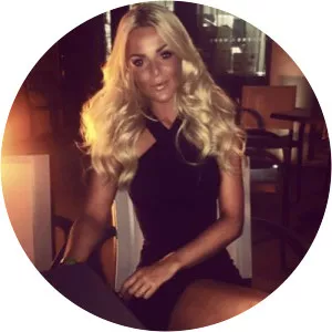 Chloe Sanderson photograph