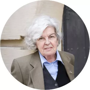 Christa Dericum - Writer