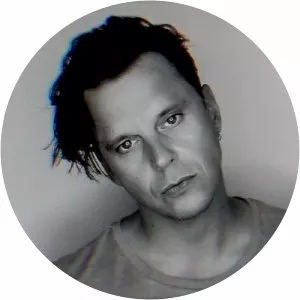 Christian Burns - English singer-songwriter