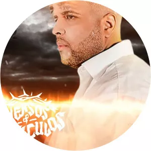 Christian Ponce - Singer