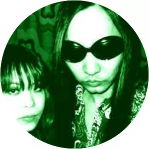 Christine 23 Onna - Musical group