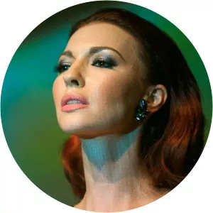 Chrysta Bell - Singer