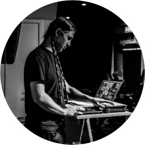 Chuck Bettis - Musical artist