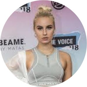 Clara Toft Simonsen - Singer