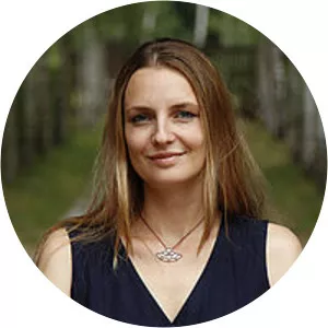 Claudia Ghrawi - Author