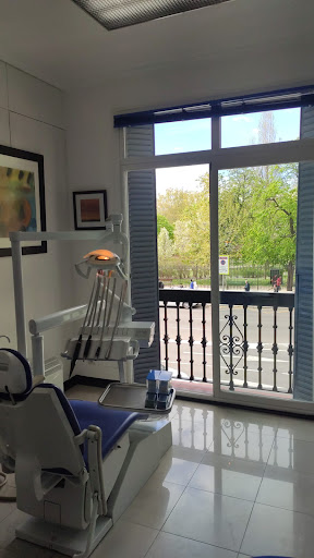 CLINICA DENTAL RETIRO AKSELRAD