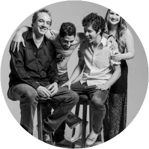 Cobra Coral - Musical group