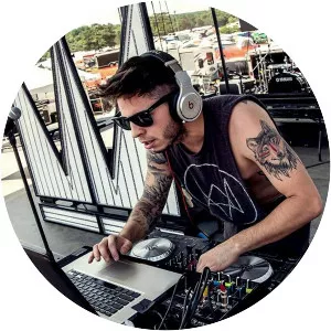 Cole Walowac - Musical artist