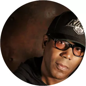 Colin Wolfe - Songwriter