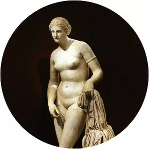 Colonna Venus - Sculpture by Praxiteles