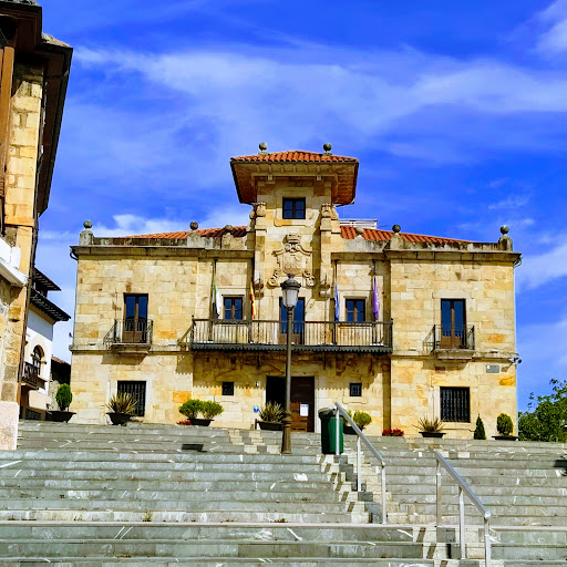 Colunga Town Hall - Government office in Colunga, Spain