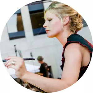 Connie Minowa - Artist