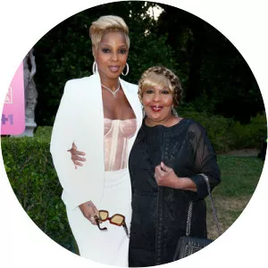 Cora Blige - Nurse ‧ Mary J. Blige's mother