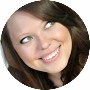 Cora Carmack - Author