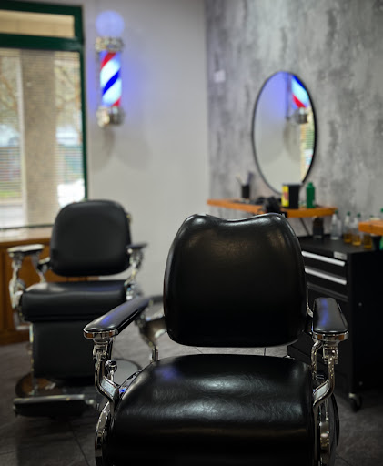 Corte no Ponto - Barber shop in Vila, Portugal