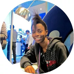 Corvida Raven - Writer