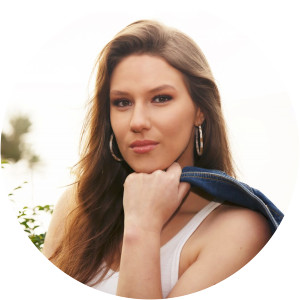 Courtney Keil - Singer