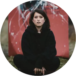 Courtney Swain - Singer