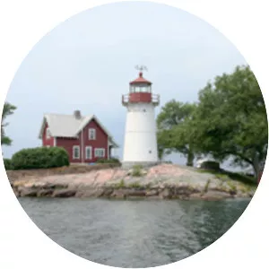 Crossover Island Light