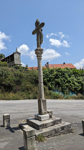 Cruceiro de Outes - Sculpture in Outes, Spain