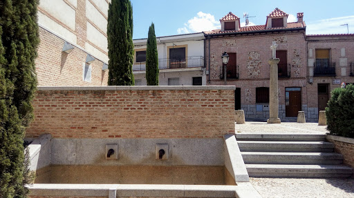 Cruz de los Margaritones - Monument in Navalcarnero, Spain