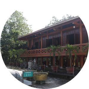 cuong temple đền chín gian