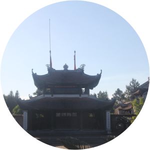 cuong temple núi quyết | đền thờ vua quang trung