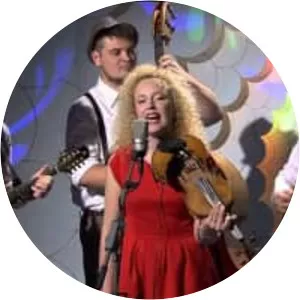 Curly Strings - Musical group