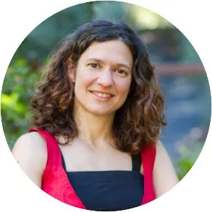 Dafna Zur