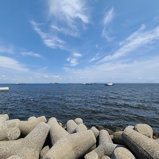 Daikoku-umizuri-koen [Yokohama Fishing Piers Daikoku]