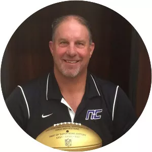 Dale Hellestrae - American football player