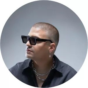 Dale Pututi - Singer