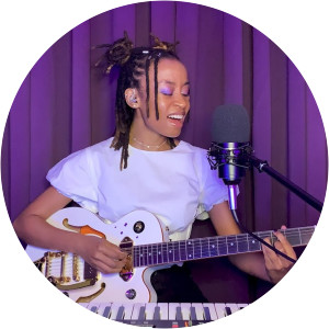 DAMOYEE - Musical artist